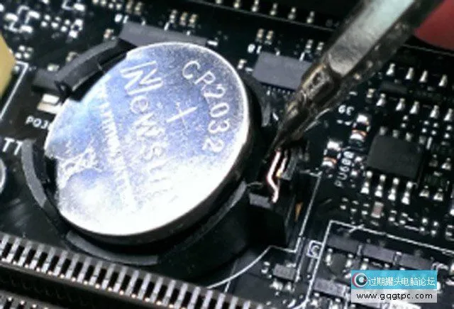 主机开机了可是显示器黑屏不亮如何解决？电脑维修排查故障方法